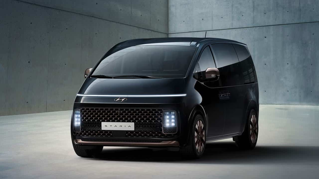 Подробнее о статье Hyundai показала первые изображения своего революционного минивэна Staria